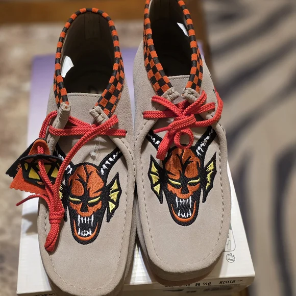 Clarks Originals Wallabee Evo "Hellfire Club" boots in dark sand suede - Picture 1 of 6